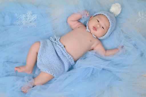 固原三个月宝宝挠耳朵 固原三个月宝宝挠耳朵